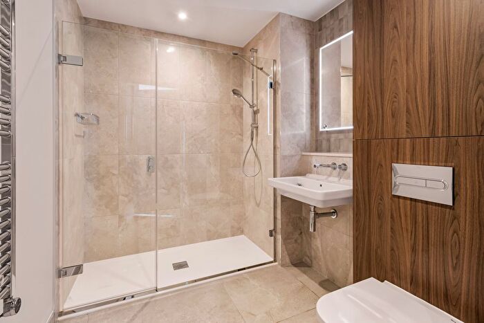 3 Bedroom Flat To Rent In Greenford, UB6