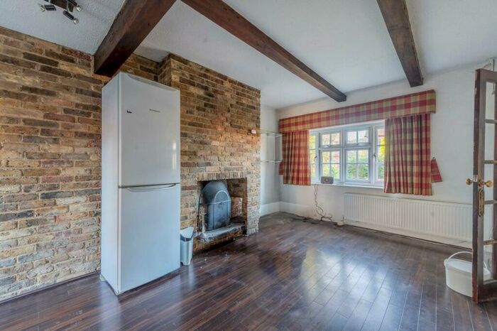 3 Bedroom Cottage To Rent In Chantry Road, Headstone, Harrow, HA3