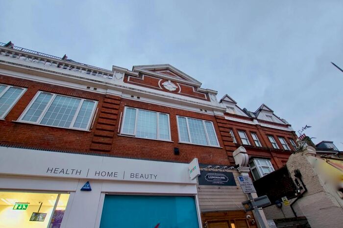 Studio To Rent In Kilburn High Road, London, NW6