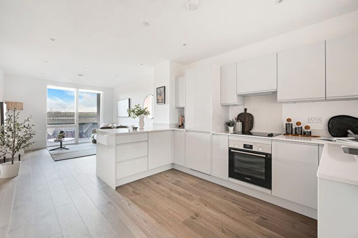 2 Bedroom Flat For Sale In " Bed Apartment" At Meridian Way, Edmonton/Tottenham, N18
