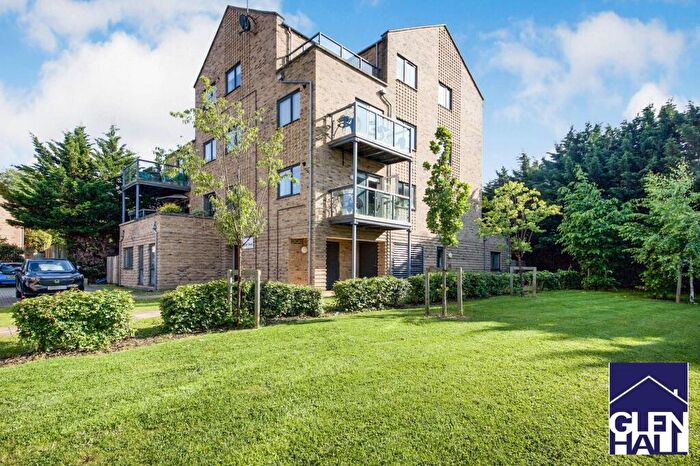 1 Bedroom Flat For Sale In Well Grove, Hillier Court, N20