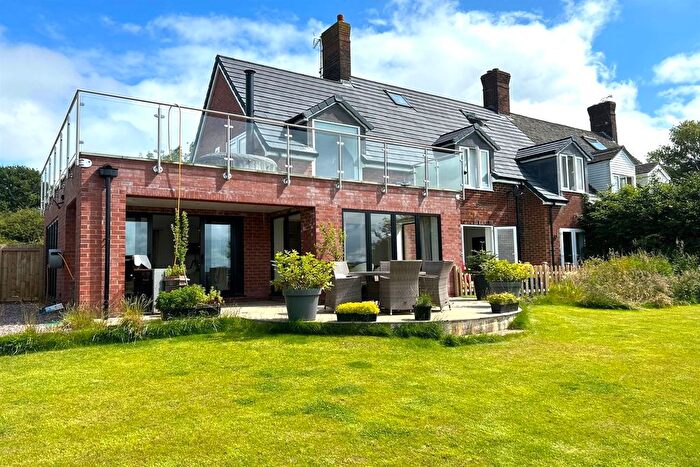 5 Bedroom Semi-Detached House To Rent In Manley Road, Frodsham, WA6