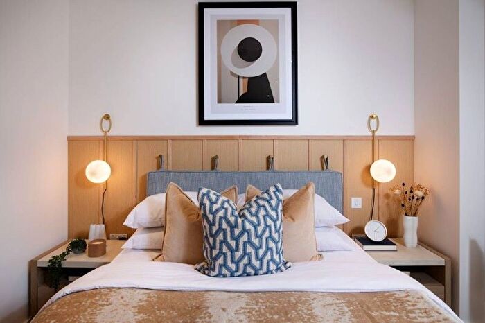 Studio For Sale In Eden Grove, Staines, Surrey, TW18