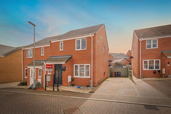 3 Bedroom Semi Detached House For Sale In Hornbeam Close, Great Blakenham, Ipswich, IP6