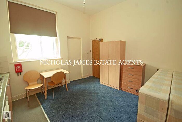 Flat To Rent In Mount View Road, Crouch End, London, N4