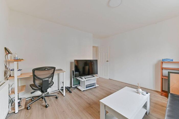 3 Bedroom Terraced House To Rent In Linkway, Raynes Park, London, SW20