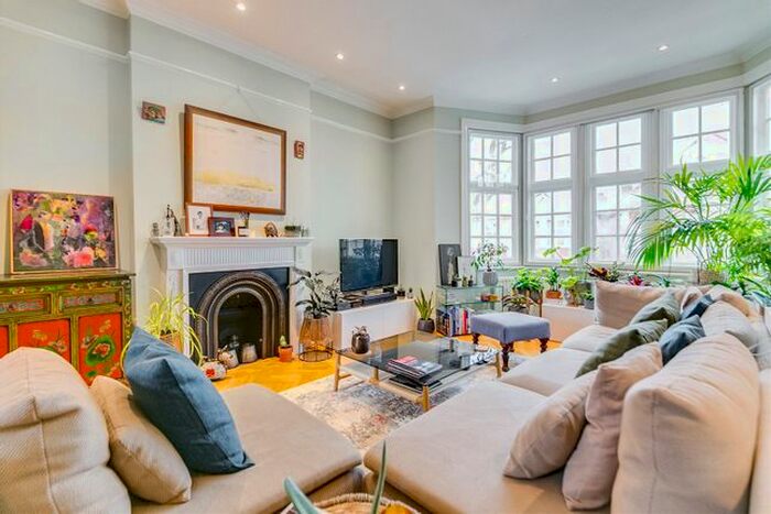 2 Bedroom Flat To Rent In Addison Grove, Chiswick, W4