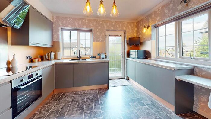 3 Bedroom Town House For Sale In Parish Ghyll Drive, Ilkley, LS29