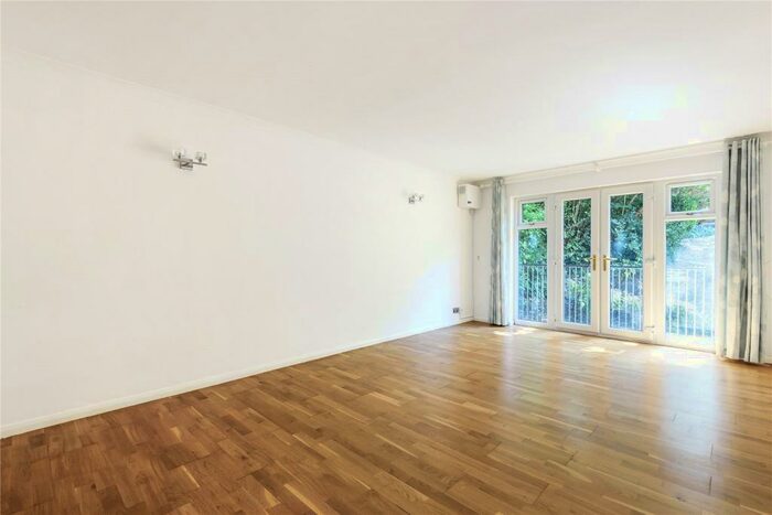 2 Bedroom Flat To Rent In Knightswood Court, Avenue Road, London, N6