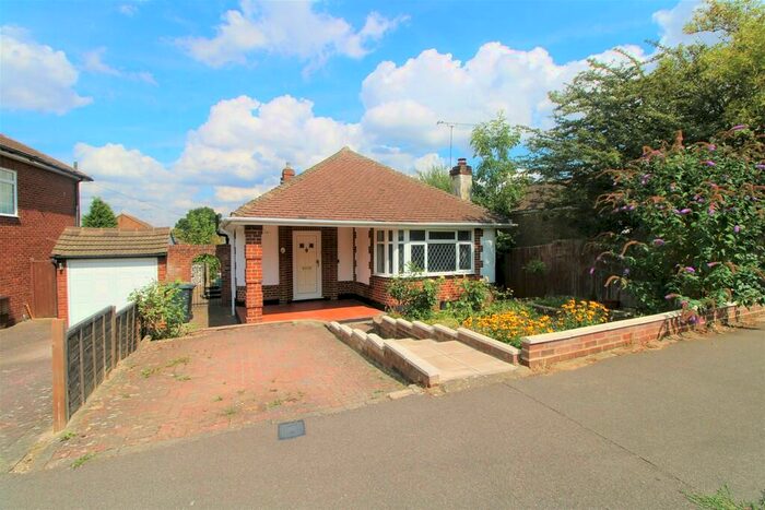 3 Bedroom Detached Bungalow To Rent In Sherwood Avenue, Potters Bar, EN6