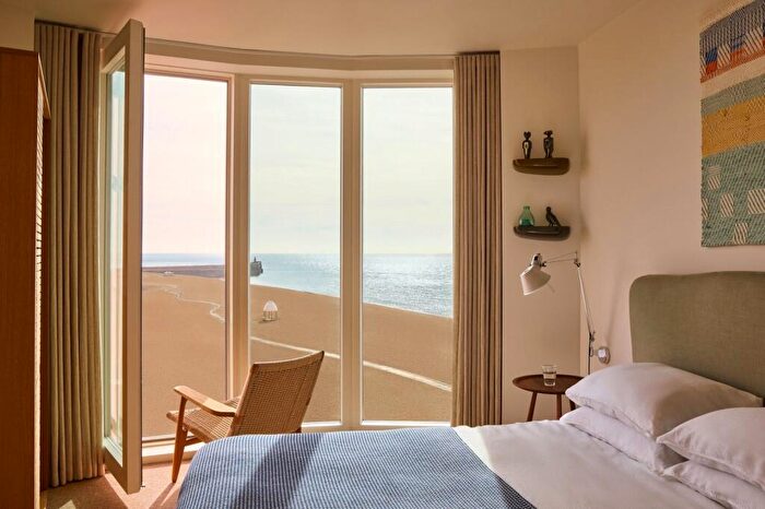 2 Bedroom Flat For Sale In Shoreline Crescent, Folkestone, Kent, CT20