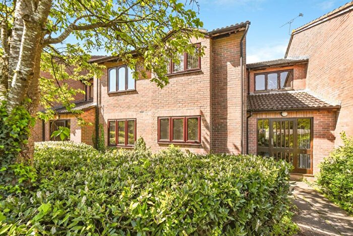 1 Bedroom Flat For Sale In Glenville Close, Royal Wootton Bassett, Swindon, SN4