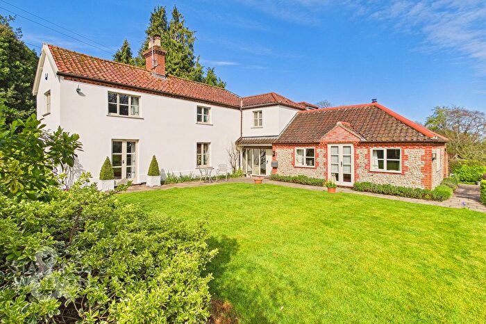 4 Bedroom Detached House For Sale In Chandler Road, Stoke Holy Cross, Norwich, NR14