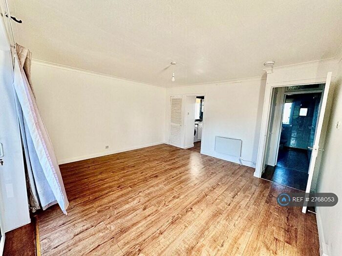 2 Bedroom Flat To Rent In Oxgangs Green, Edinburgh, EH13