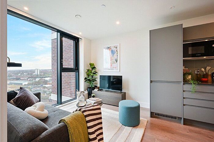 1 Bedroom Flat To Rent In Uncle Leeds, Whitehall, LS12