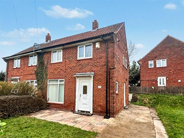 2 Bedroom Semi-Detached House To Rent In Pigeon Cote Road, Leeds, West Yorkshire, LS14