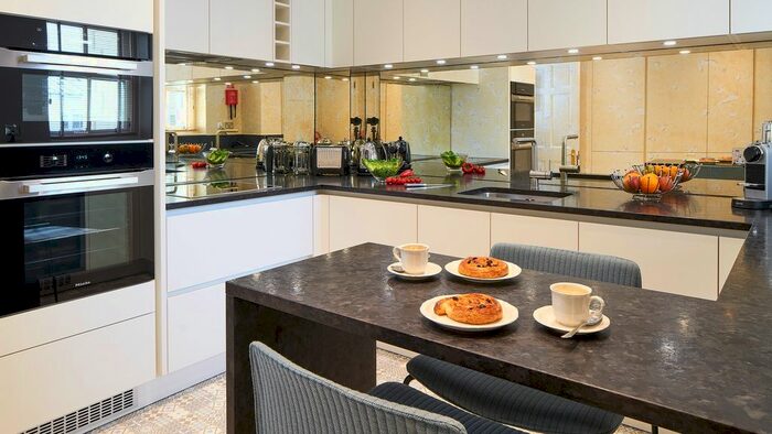 3 Bedroom Flat To Rent In Hyde Park Gate, London, SW7