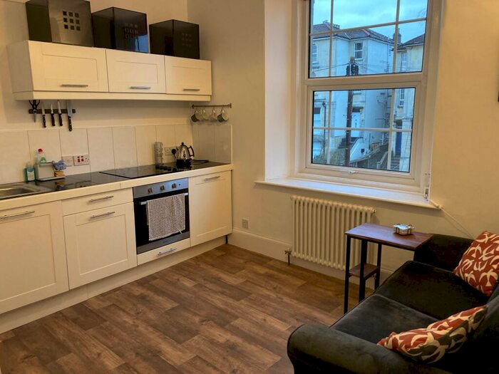 1 Bedroom Flat To Rent In Cotham Grove, Cotham, Bristol, BS6