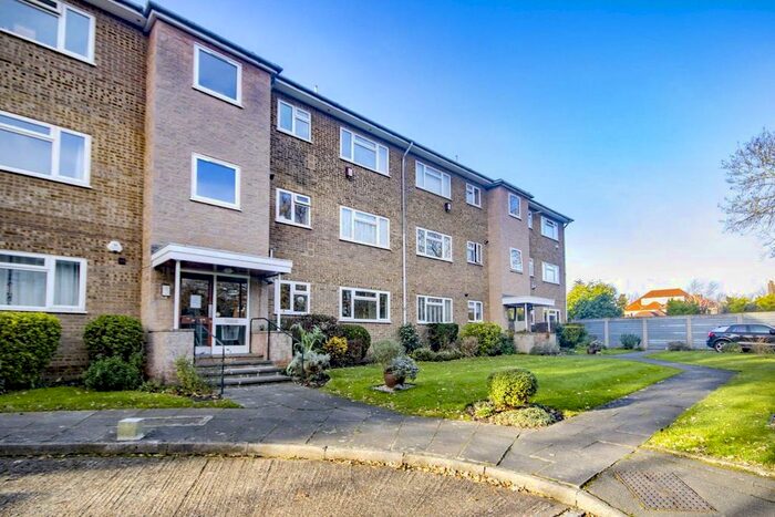 2 Bedroom Flat To Rent In Ash Tree Close, Surbiton KT6