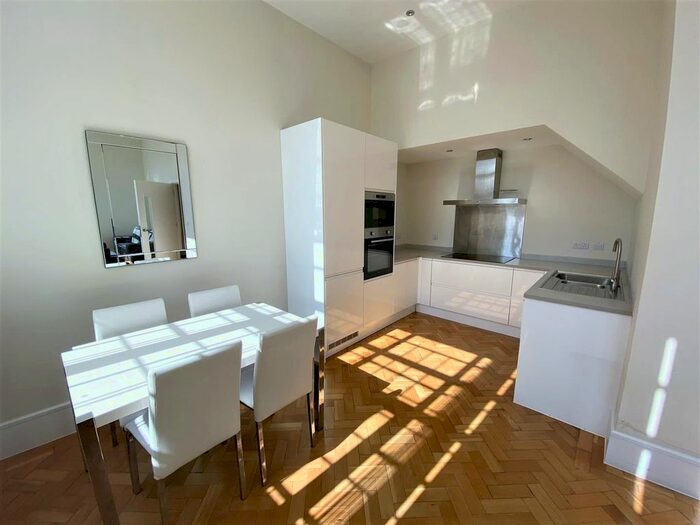 3 Bedroom Flat To Rent In Furness Quay, Salford, M50