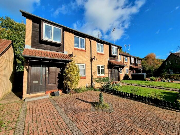 1 Bedroom Maisonette To Rent In Woking, GU21