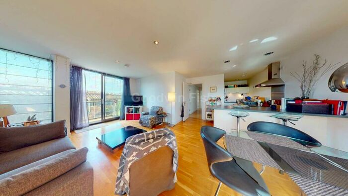 2 Bedroom Apartment To Rent In Rice Street, Castlefield, M3