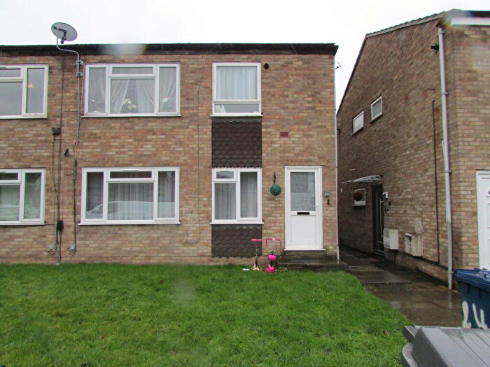 2 Bedroom Maisonette For Sale In Luther Close, Edgware, HA8