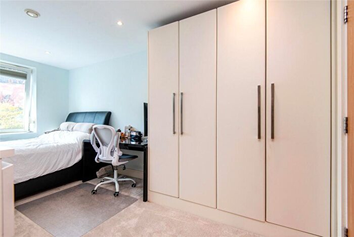2 Bedroom Apartment To Rent In Drayton Park, London, N5
