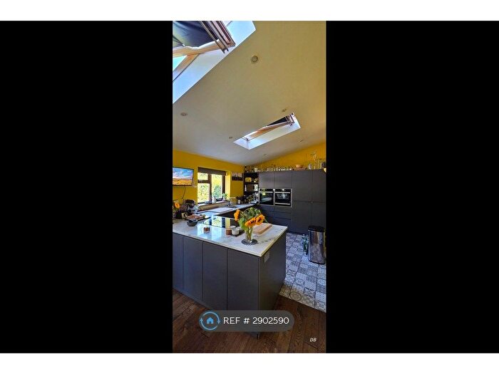 3 Bedroom Detached House To Rent In Warren Close, Southampton, SO16