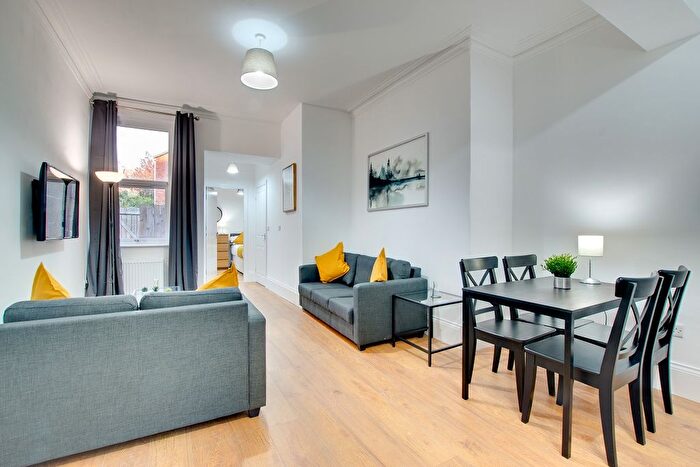 3 Bedroom Flat To Rent In Grantham Road, Newcastle Upon Tyne, NE2