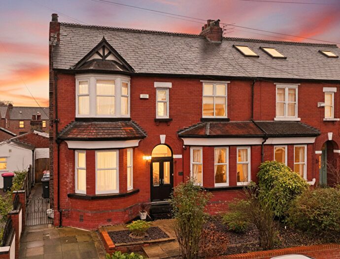 5 Bedroom Semi Detached House For Sale In Snowdon Road, Eccles, M30