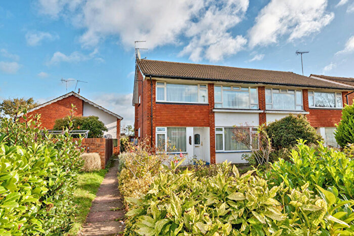 2 Bedroom Maisonette For Sale In High Road, Whetstone, N20