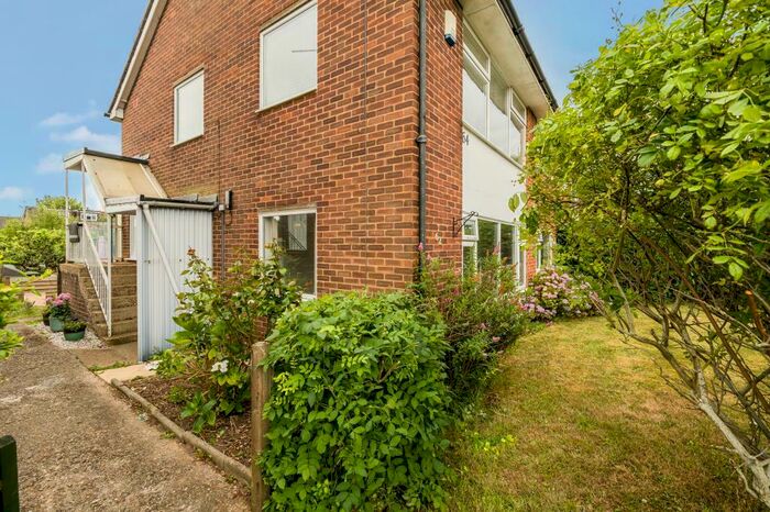 2 Bedroom Maisonette To Rent In Maidenhead, Berkshire, SL6