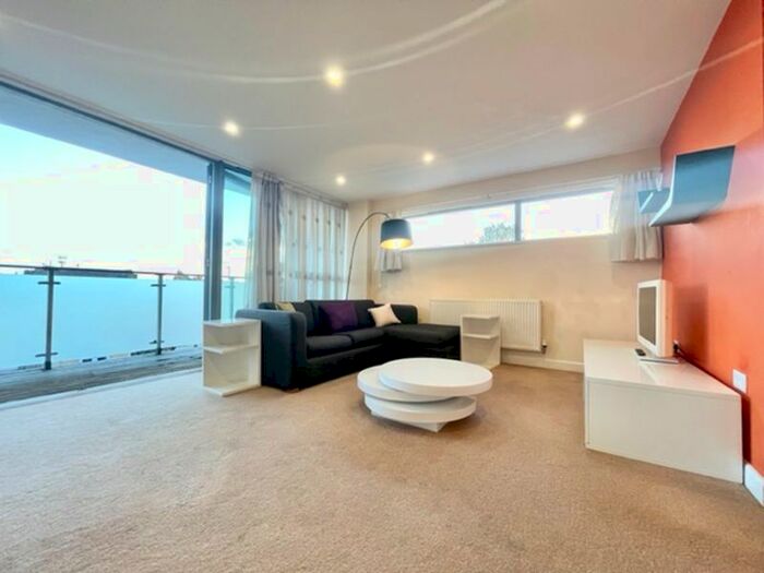 2 Bedroom Flat To Rent In Dragonfly Close, London, E13