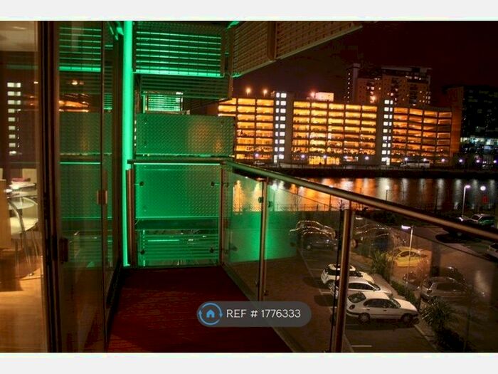 2 Bedroom Flat To Rent In N V Building, Salford, M50