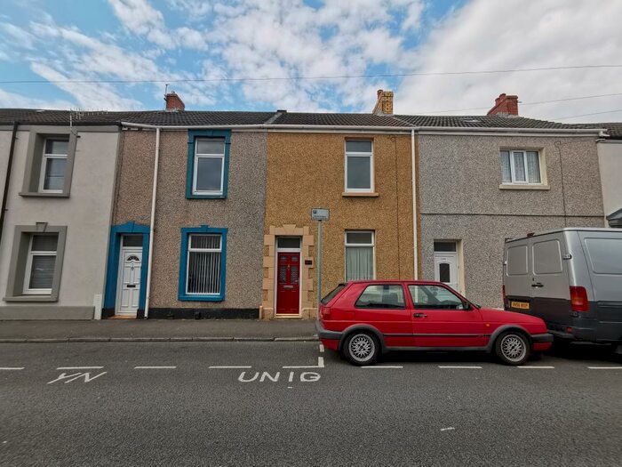 2 Bedroom House To Rent In Western Street, Swansea, SA1