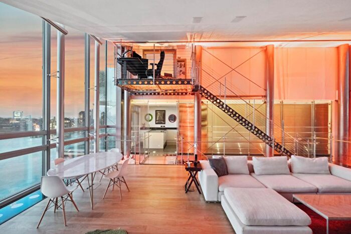 3 Bedroom Flat To Rent In The Montevetro Building, Battersea Church Road, London, SW11