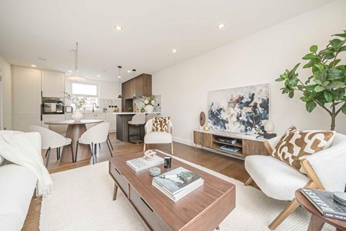 2 Bedroom Flat For Sale In Hastings Road, Ealing, W13