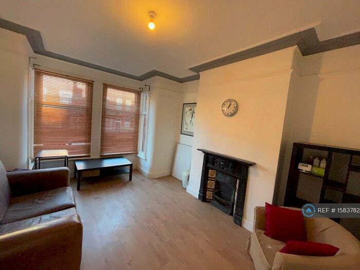 1 Bedroom Flat To Rent In Norman Terrace, Leeds, LS8