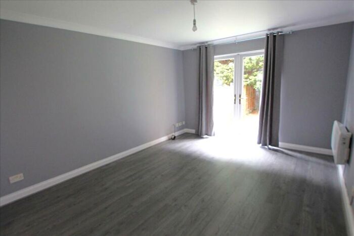 1 Bedroom Flat To Rent In Hickory Close, Edmonton, London, N9
