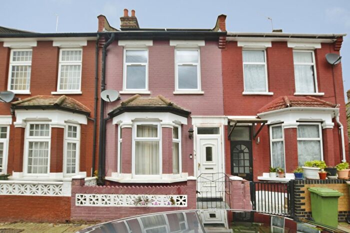 3 Bedroom Terraced House For Sale In Helena Road, Plaistow, London, E13