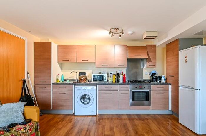 1 Bedroom Flat For Sale In Caledonian Road, London, N7