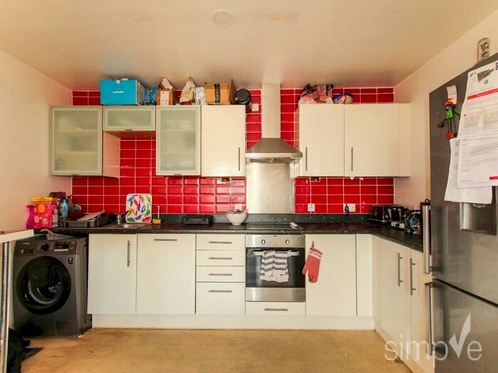 2 Bedroom Flat To Rent In Canalside Gardens, Southall, Middlesex, UB2