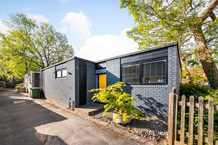 3 Bedroom Terraced Bungalow To Rent In Alexandra Walk, Crystal Palace, London, SE19