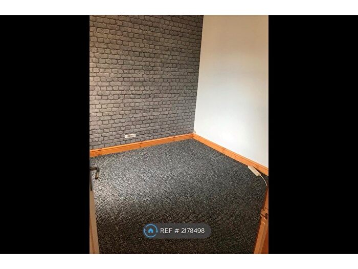 1 Bedroom Flat To Rent In Commercial Street, Aberbargoed, Bargoed, CF81