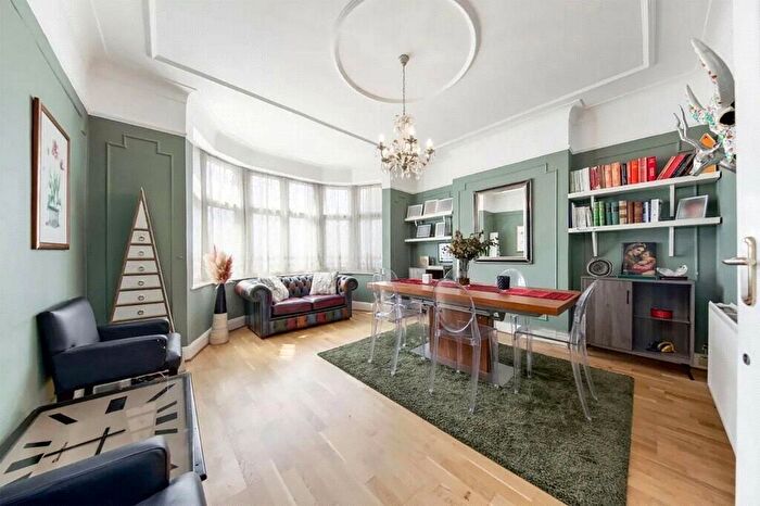 6 Bedroom Semi-Detached House For Sale In Chamberlayne Road, Kensal Rise, London, NW10