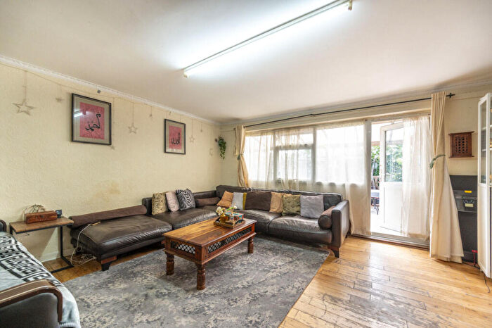 3 Bedroom End Of Terrace House For Sale In Manor Hall Gardens, Leyton, London, E10