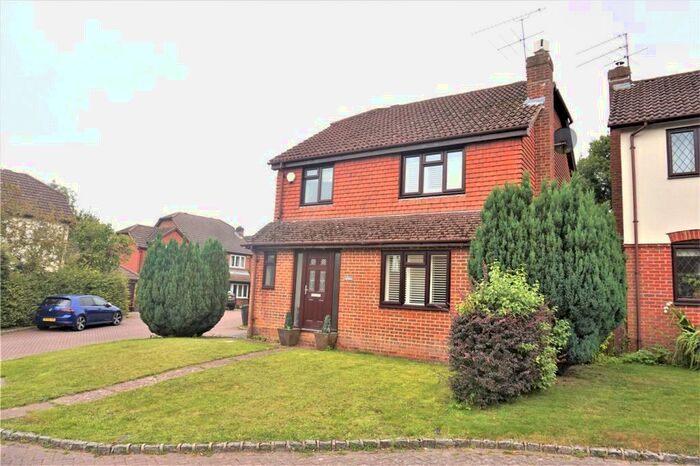 4 Bedroom Detached House To Rent In Myrtle Close, Lightwater, GU18