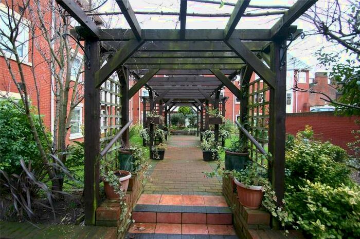 1 Bedroom Flat To Rent In Tudor Court, Ipswich, Suffolk, IP4