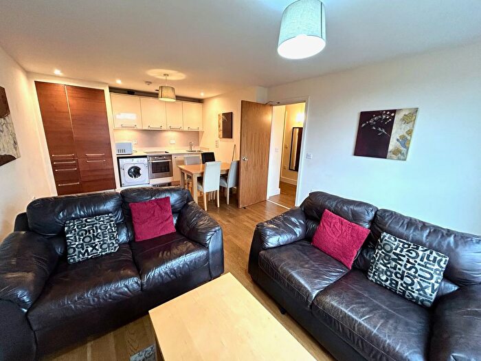 2 Bedroom Flat To Rent In Falcon Drive, Caerdydd, CF10